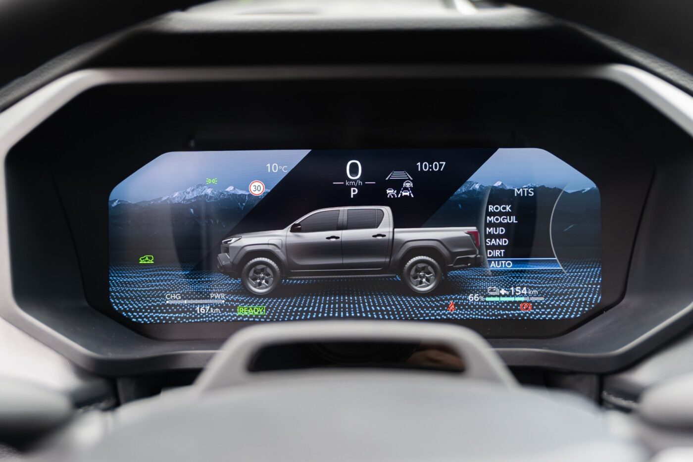 Toyota hilux bev min