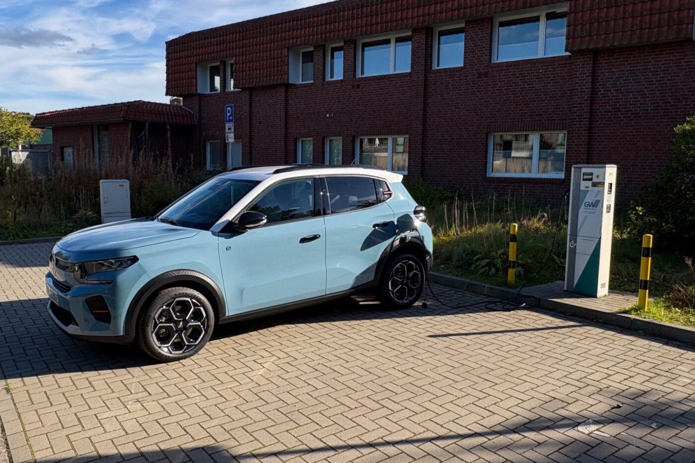 Citroen e c3 fahrbericht daniel boennighausen gemeindewerke halstenbek ladestation charging station min