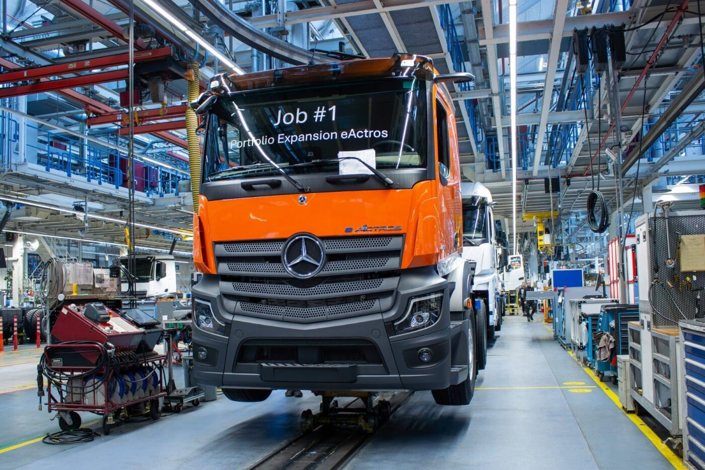 daimler truck mercedes benz eactros 400 e lkw electric truck produktion production 2025 03 min Daimler camión mercedes benz eactros e lkw camión eléctrico produktion producción min