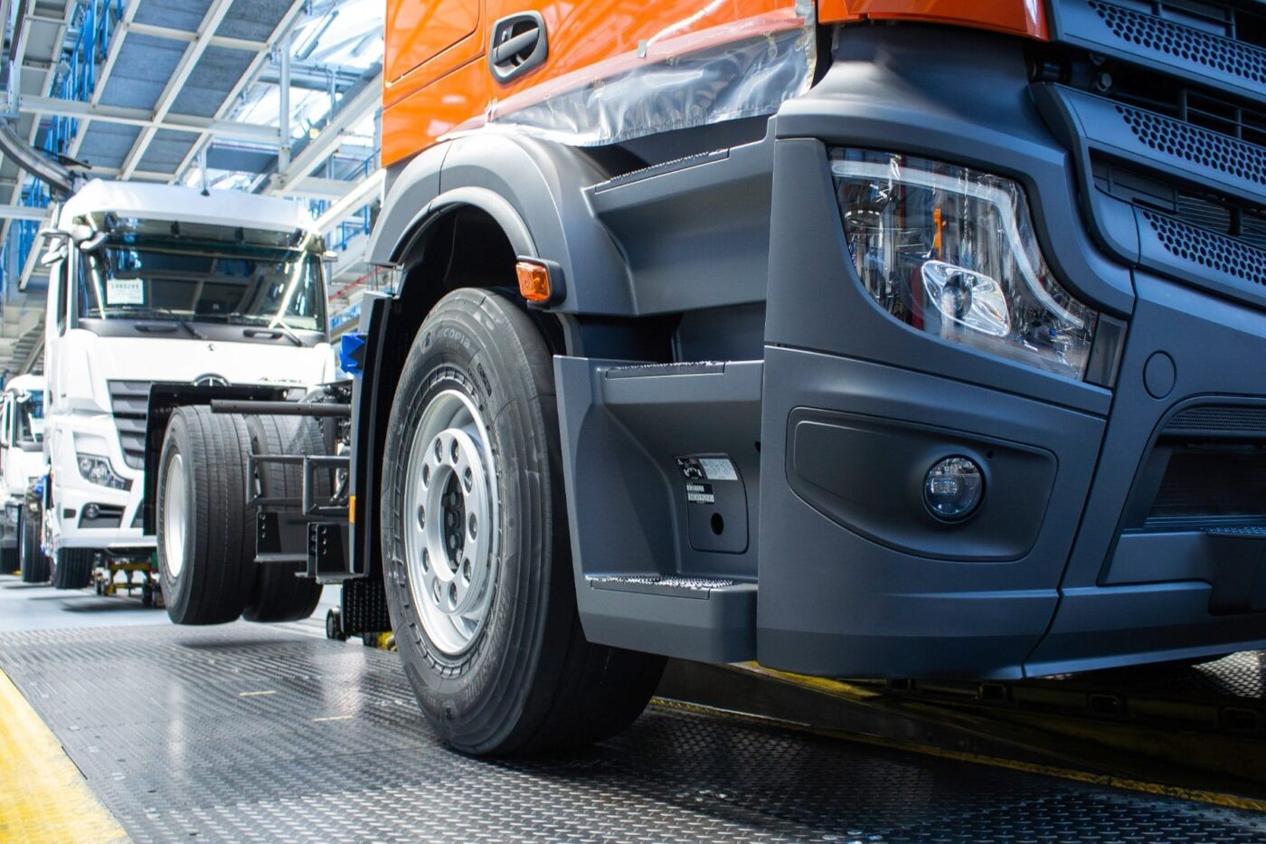 daimler truck mercedes benz eactros 400 e lkw electric truck produktion production 2025 04 min Daimler camión mercedes benz eactros e lkw camión eléctrico produktion producción min