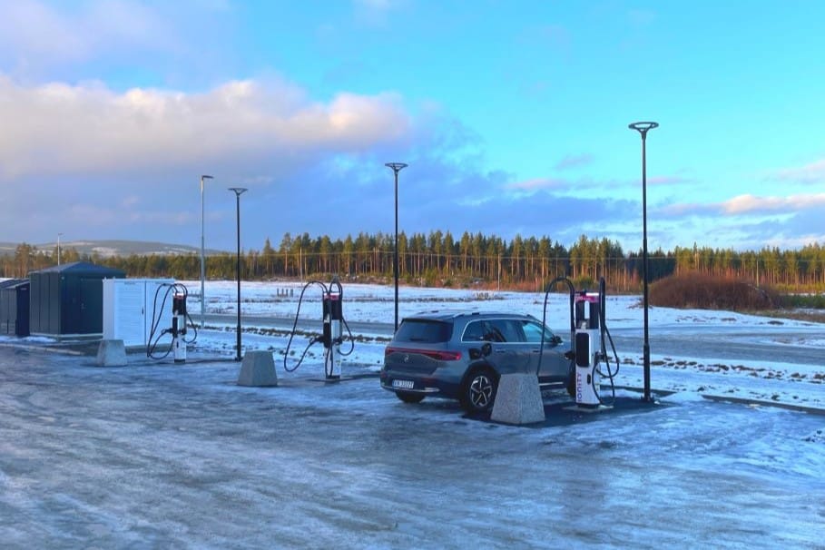 Ionity ekoenergetyka ladestation estación de carga elverum norwegen noruega
