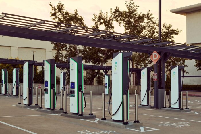 Original electrify america simon pr hero recortado