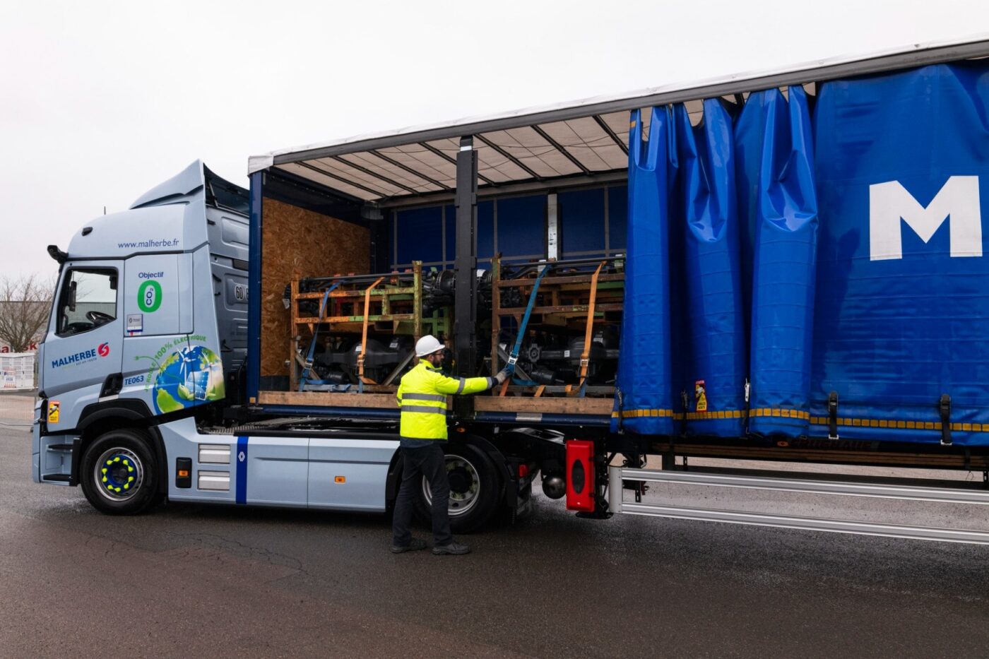 Renault trucks e tech t e lkw electric truck malherbe frankreich france min