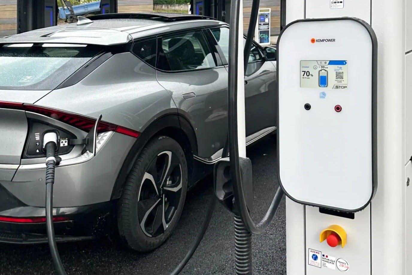 sowatt solutions ladestation estación de carga kempower frankreich france 2025 04 Sowatt solutions ladestation estación de carga kempower frankreich france