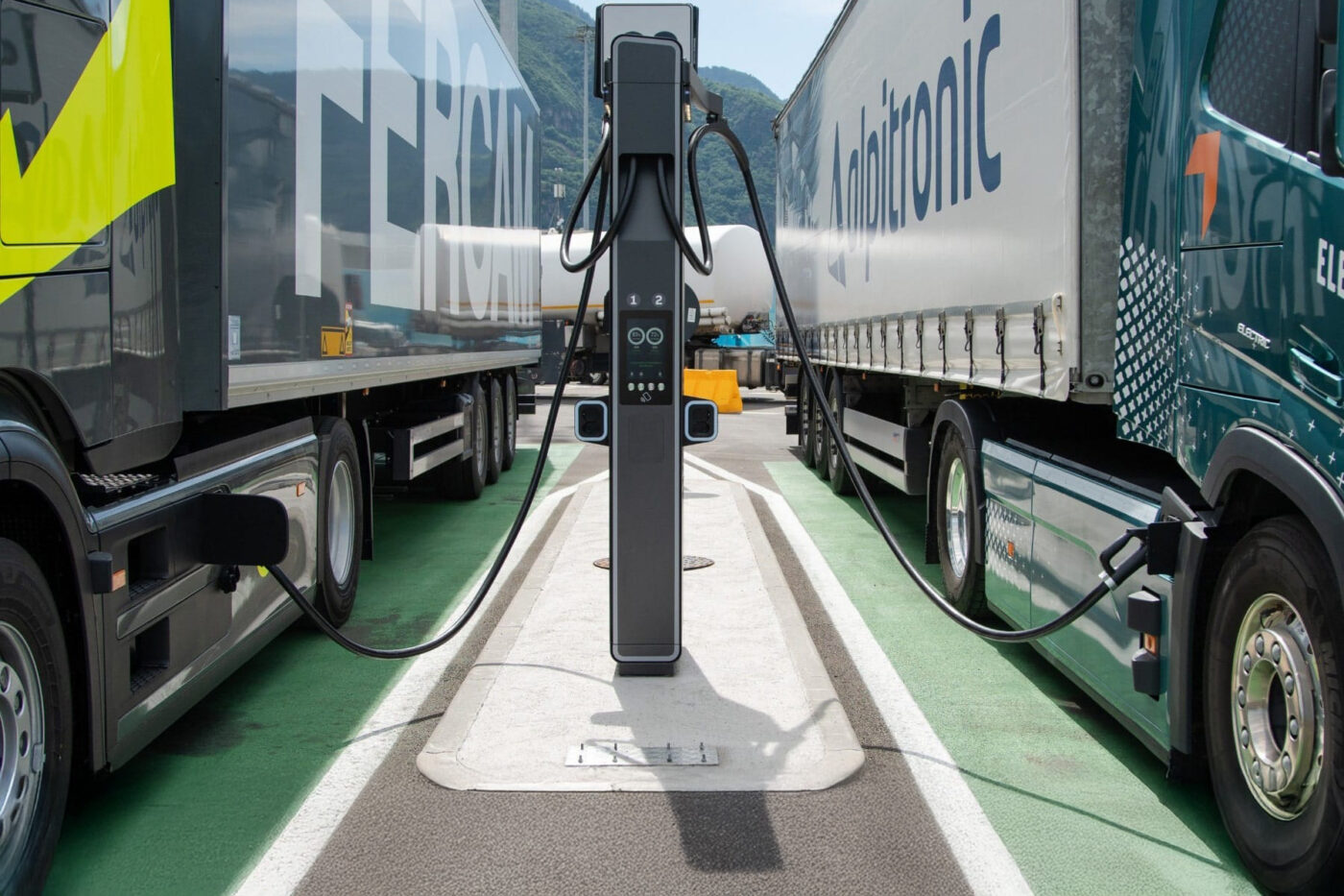 Alpitronic hyc autostrada del brennero brennerautobahn italien italy bozen ladestation charging station e lkw electric trucks background hintergrundjpeg