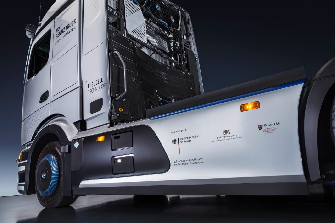 daimler truck mercedes benz nextgenh2 brennstoffzellen lkw fuel cell truck wasserstoff hydrogen 2026 01 Daimler truck mercedes benz nextgenh2 brennstoffzellen lkw fuel cell truck wasserstoff hydrogen