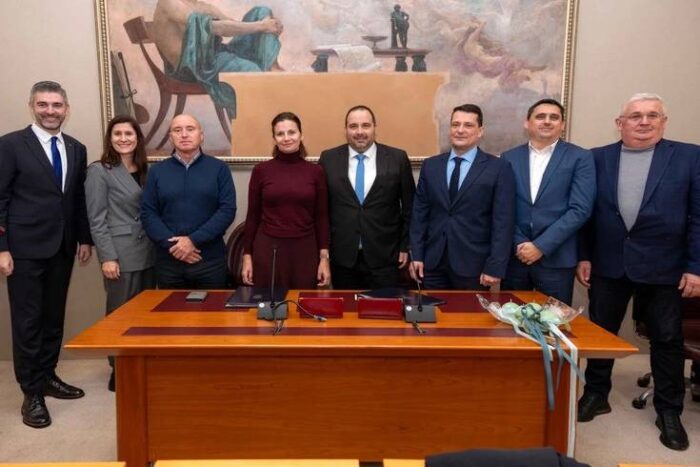 Dubrovnik town authority electric bus signing croatia