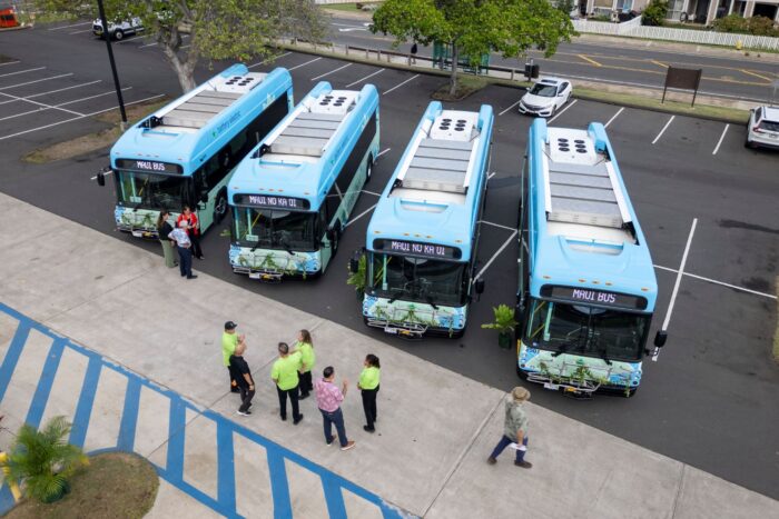 Maui autobuses eléctricos hawaii recortada