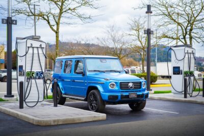 Mercedes benz hpc america del norte dc charging station canada