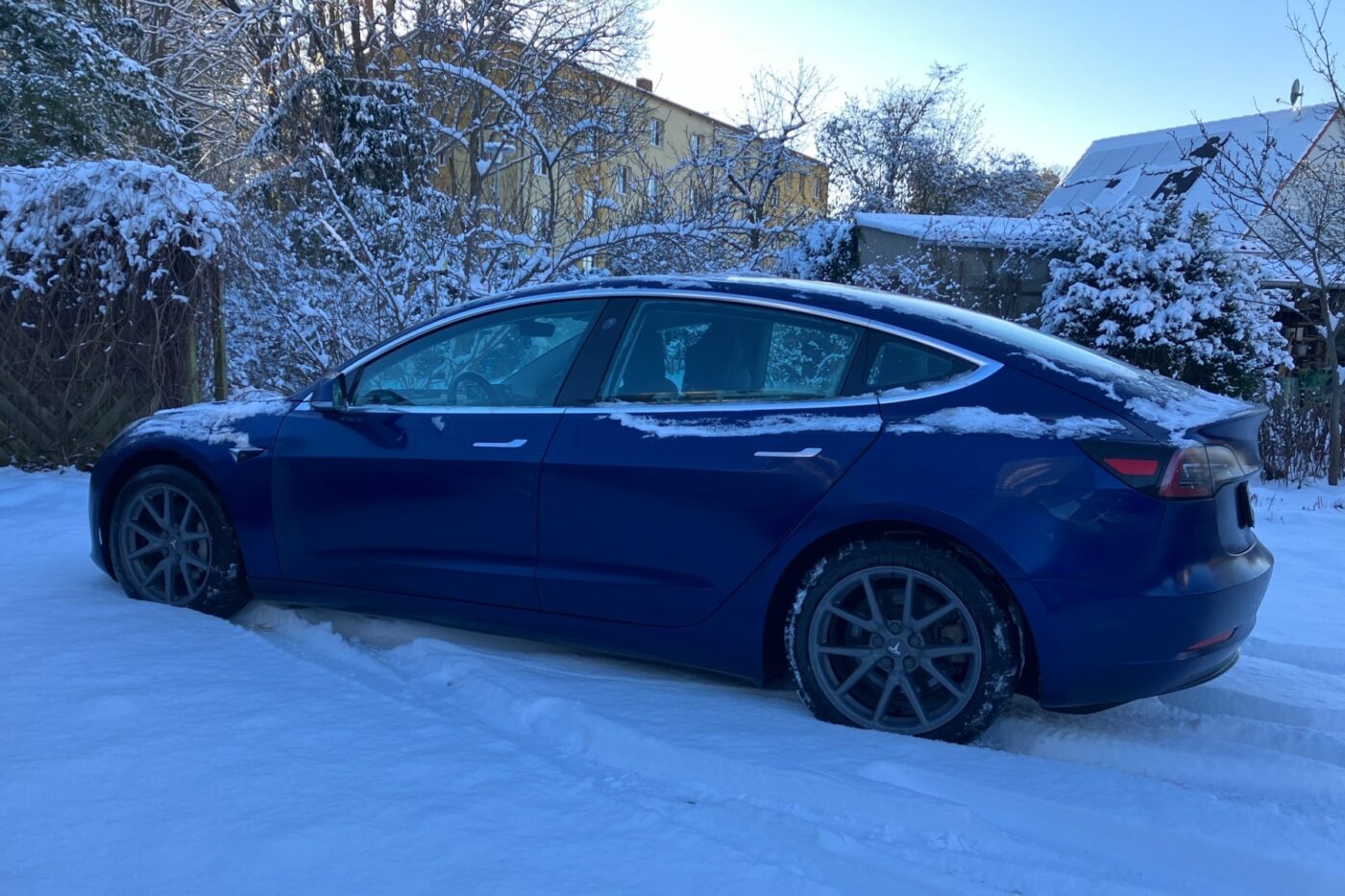 tesla model 3 schnee snow winter 2025 01 min Tesla model schnee snow winter min