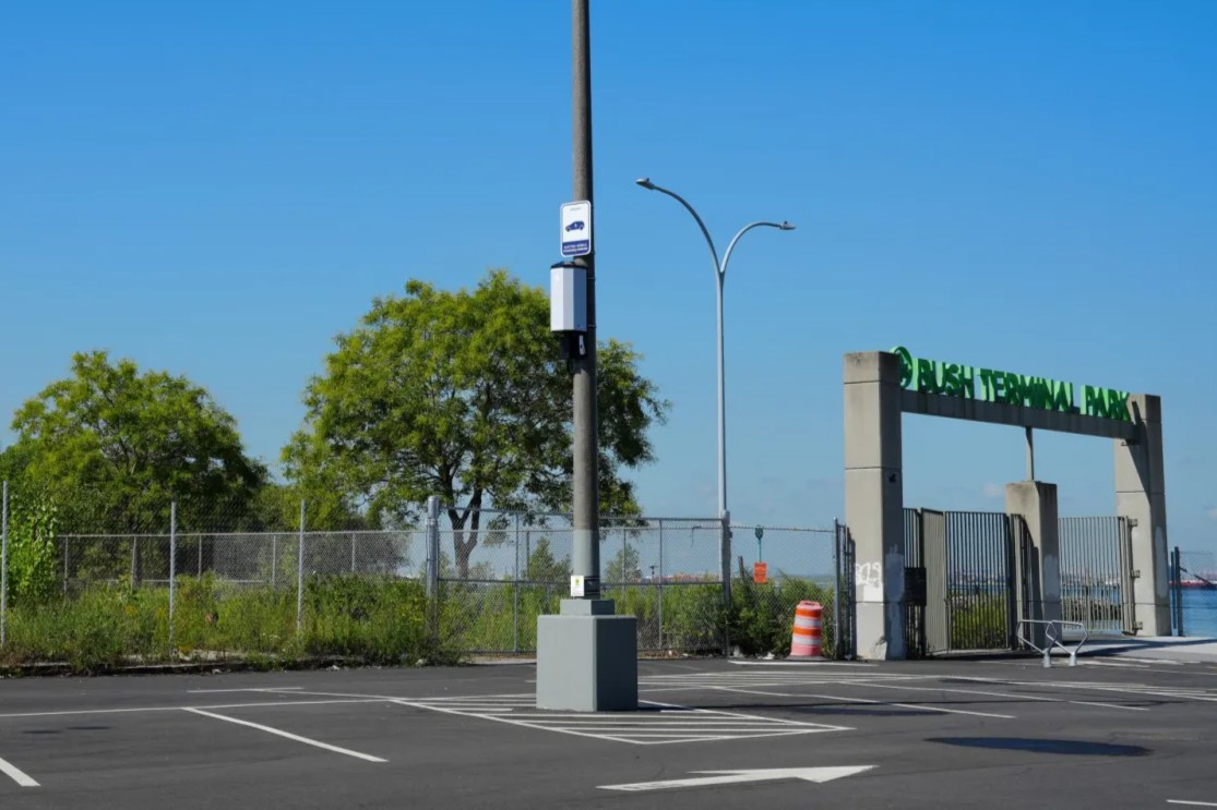 Voltpost air level ac lamppost usa