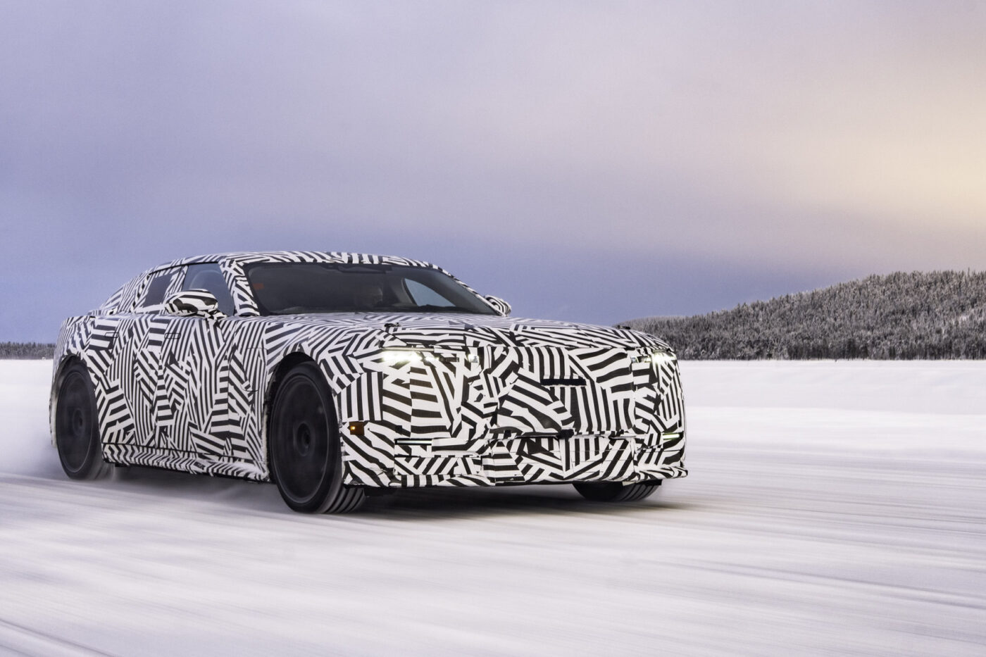 Jaguar luxury gt winter testfahrten schweden