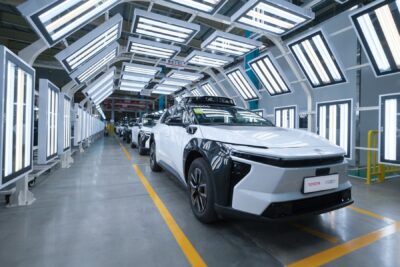 Produktion toyota bz4x robotaxi ponyai