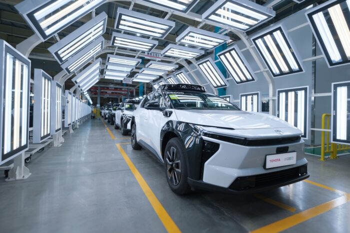 Produktion toyota bz4x robotaxi ponyai