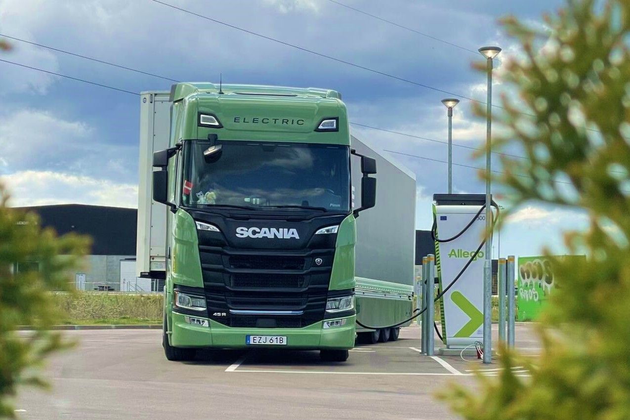 Scania e lkw camión eléctrico allego ladestation estación de carga min