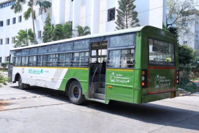 Tgsrtc retroadaptado autobús eléctrico trasero tres cuartos