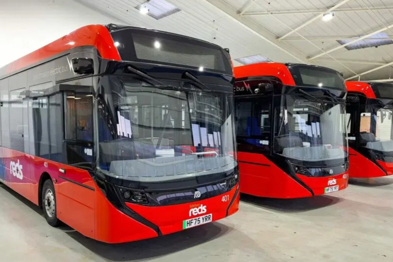 Alexander dennis enviro100ev para salisbury reds 960x c por defecto recortado