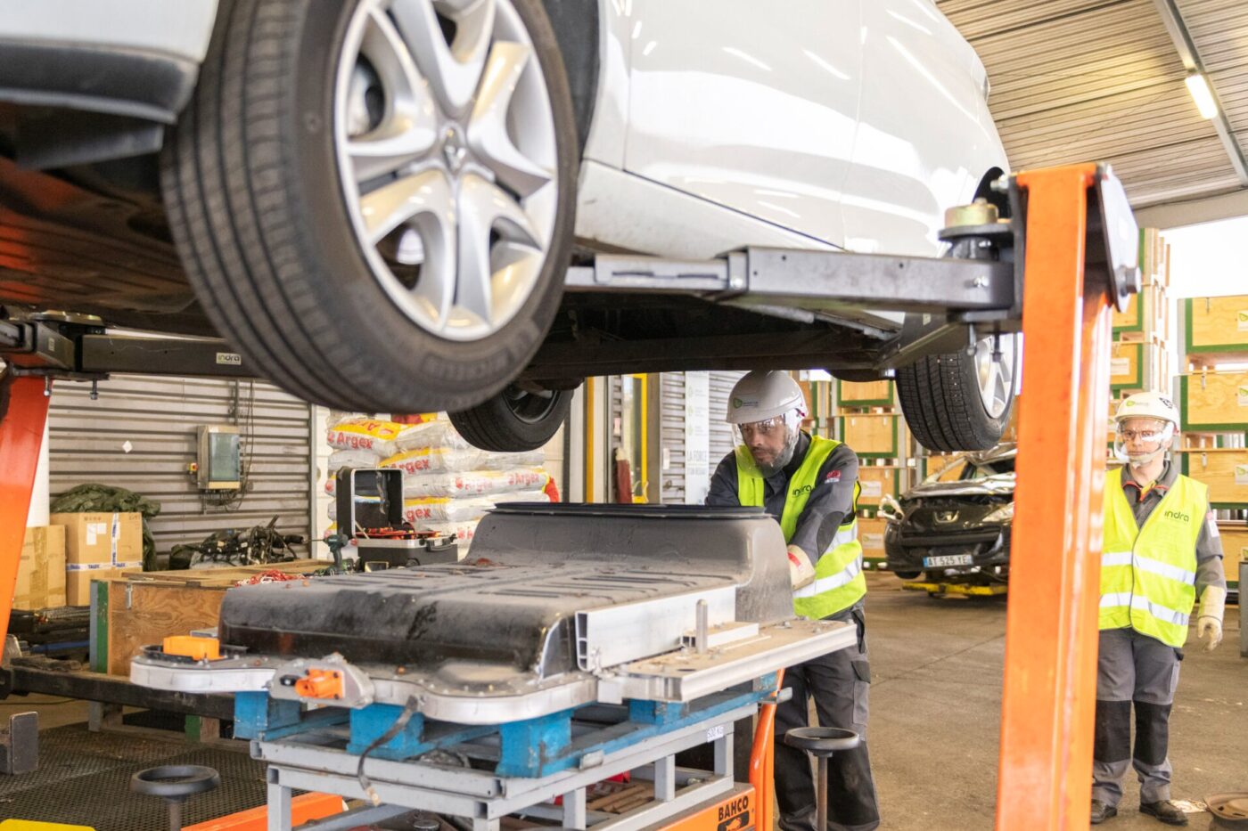 Batterie demontage recyclage l'avenir est neutre autoloop renault