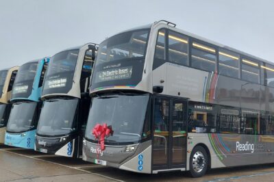 Lanzamiento de autobuses eléctricos recortados