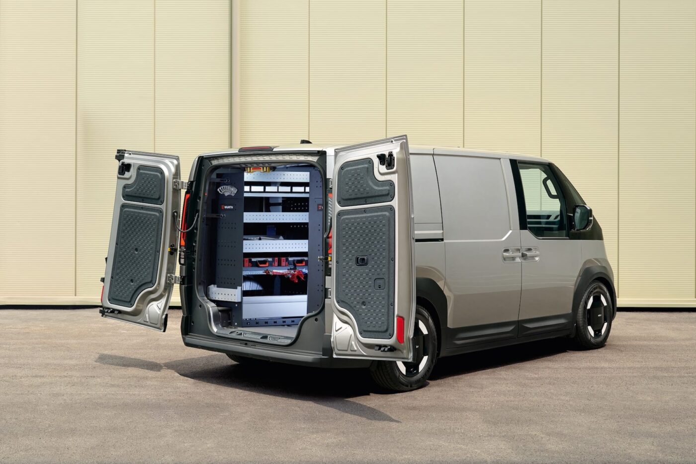limitierte sonderedition pv5 cargo mit wuerth handwerkerausbau 02 Limitierte sonderedition pv5 cargo mit wuerth handwerkerausbau