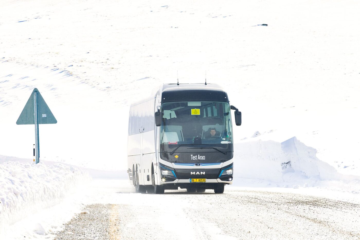 Man lions coach e e bus autobús eléctrico prueba de invierno