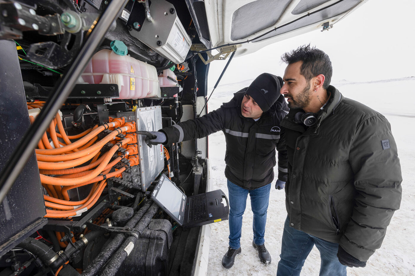 Man lions coach e e bus autobús eléctrico prueba de invierno