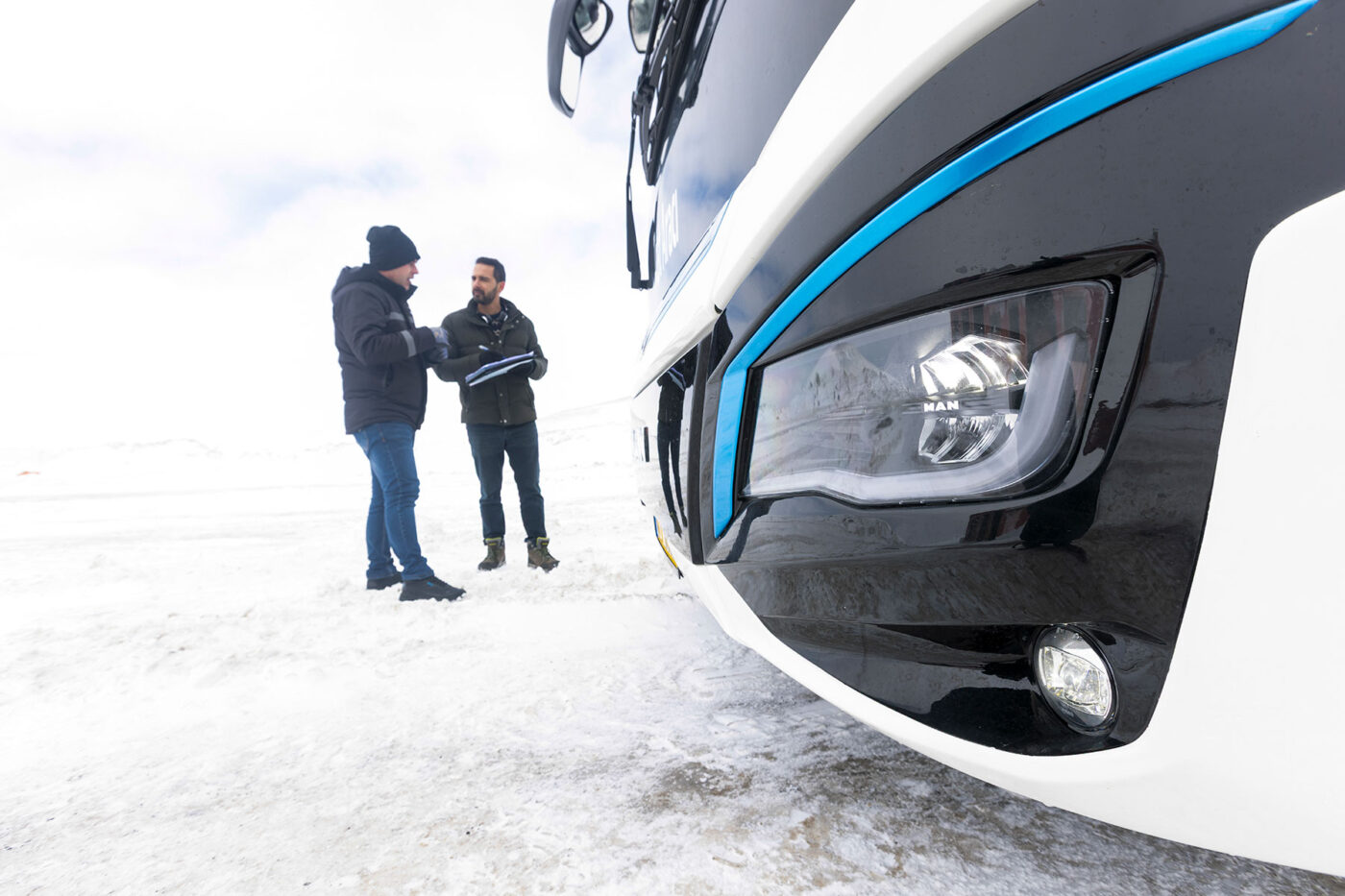 Man lions coach e e bus autobús eléctrico prueba de invierno