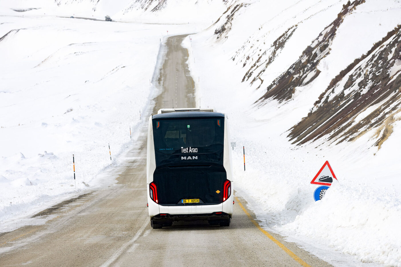 Man lions coach e e bus autobús eléctrico prueba de invierno