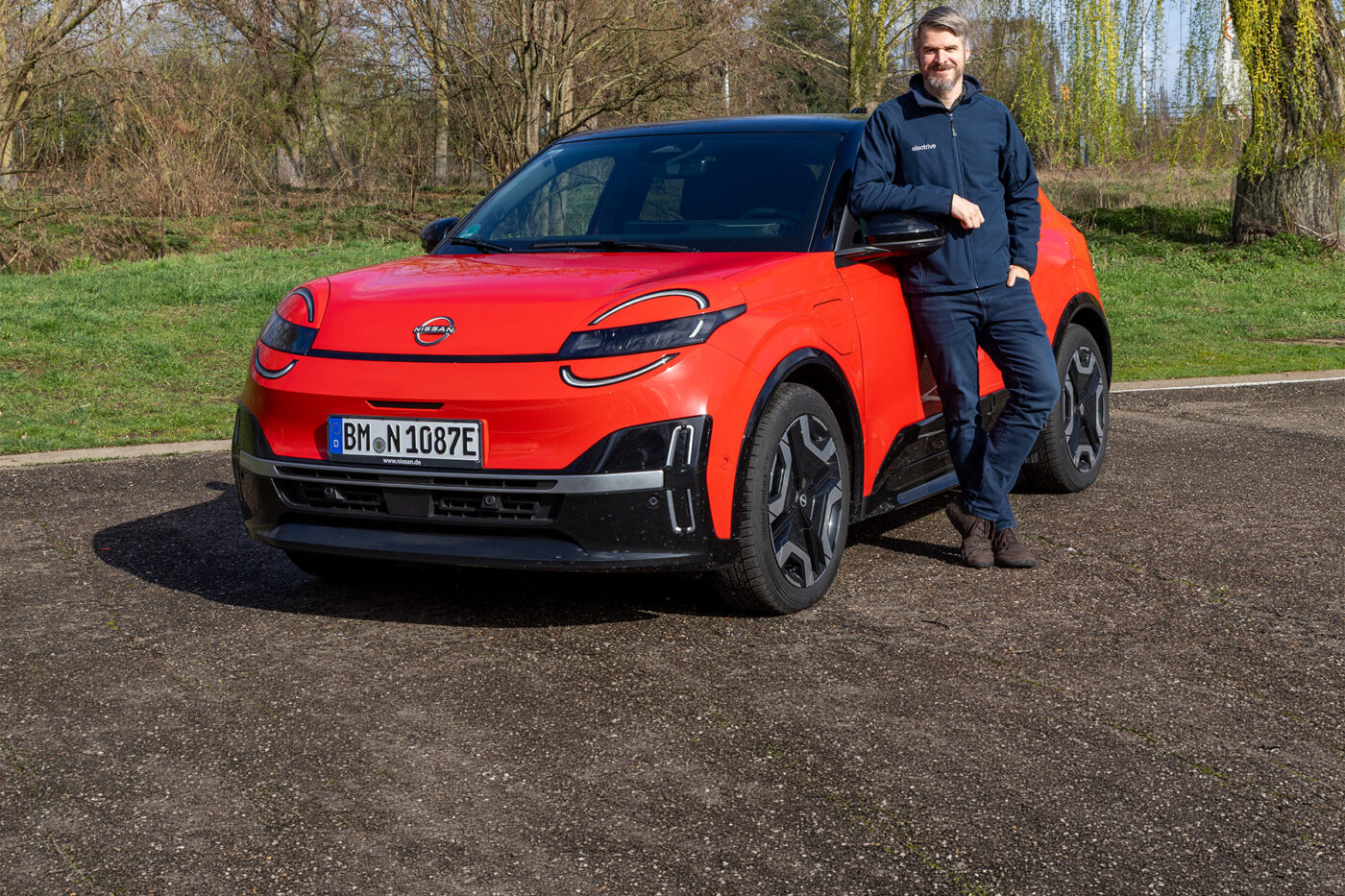 Nissan micra fahrbericht hintergrund rot