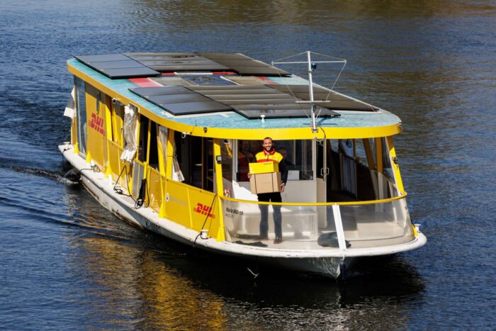 Dhl solarwaterworld solarschiff berlin spree
