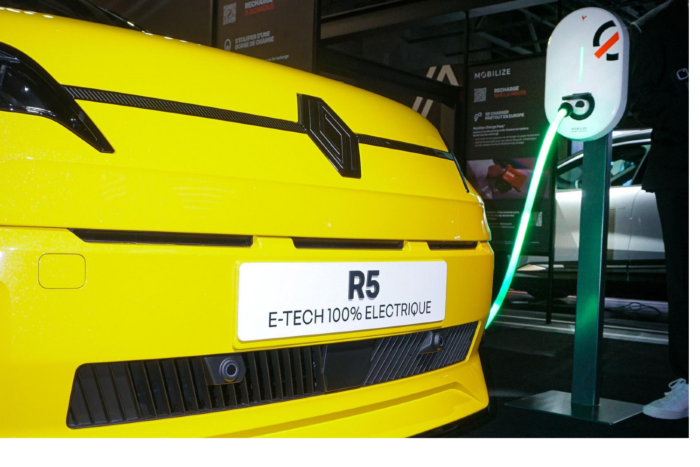 renault 5 v2g ladestation ac la casa de la movilidad 2024