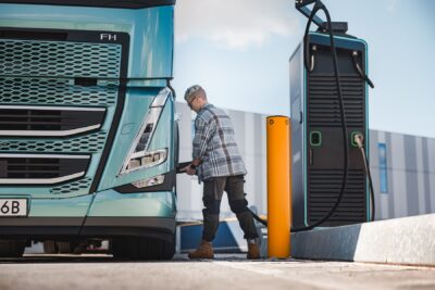 Volvo trucks fm electric my e lkw electric truck ladestation charging station min