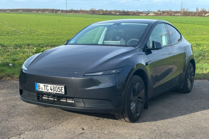 Tesla modelo y estándar