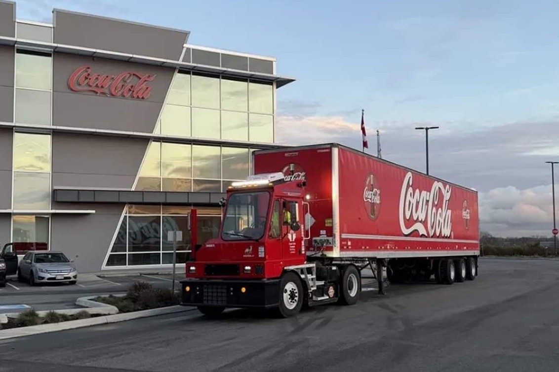 Imagen recortada de una botella de Coca-Cola Canadá