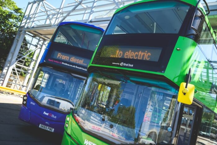 Firtst bus repower streetdecker wrightbus baño recortado