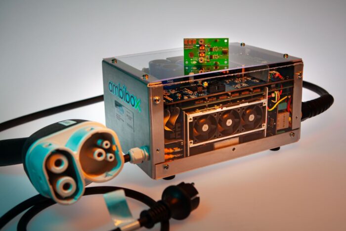 Fraunhofer iaf ambibox dc off board charger bidirektional demonstrator