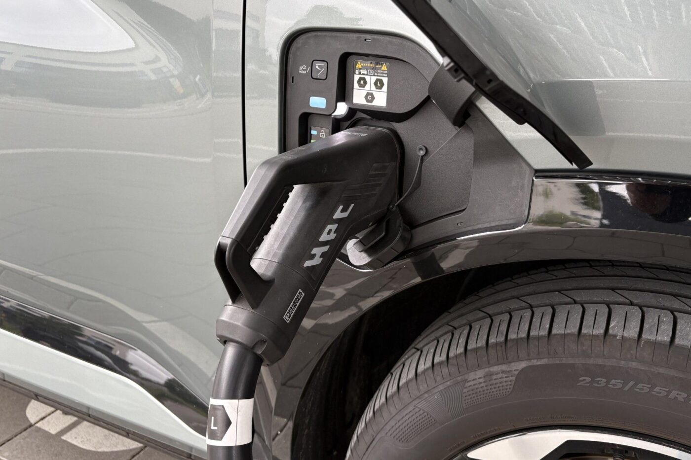 kia ev5 fahrbericht ccs ladestation charging station 2026 01 min Kia ev5 fahrbericht ccs ladestation charging station min