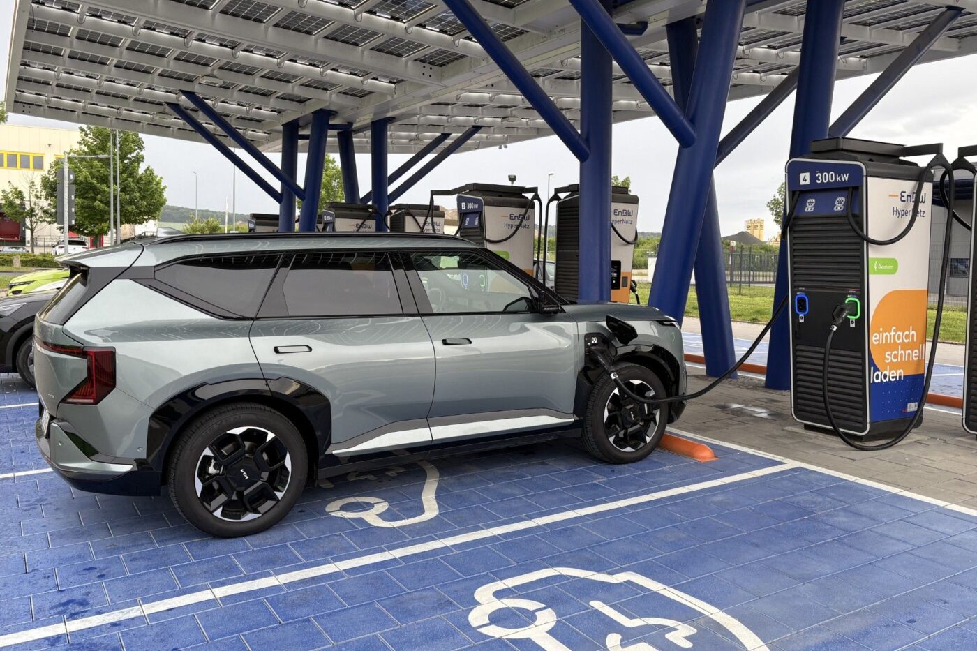 kia ev5 fahrbericht enbw ladestation charging station 2026 01 min Kia ev5 fahrbericht enbw ladestation charging station min