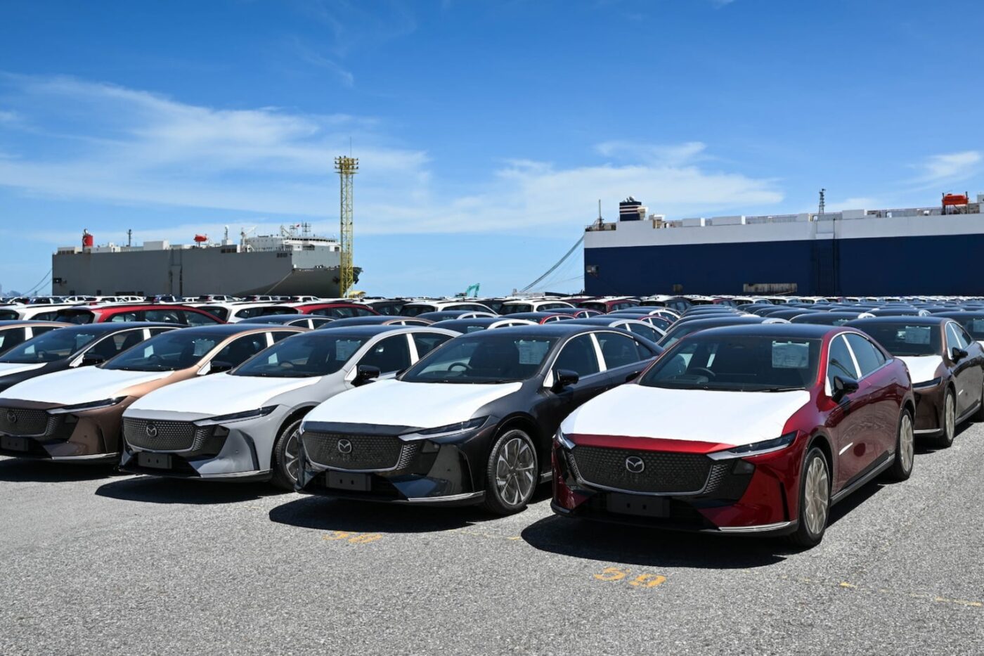 Mazda 6e con volante a la derecha, lote de Tailandia, recortada