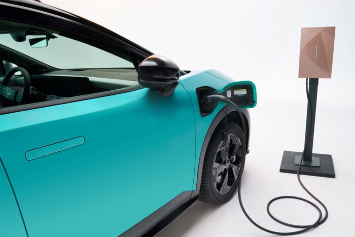 Nissan Leaf, Valeo, carga bidireccional, estación de carga AC Wallbox