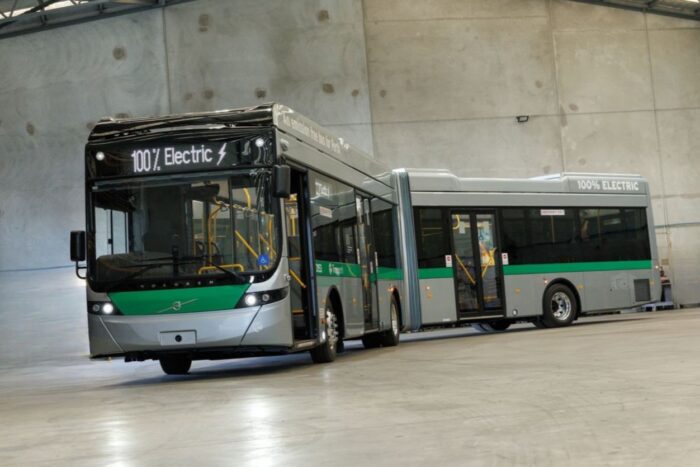 Autobuses Volvo Australia, autobuses eléctricos, Volvo BZL eléctrico articulado (imagen recortada)