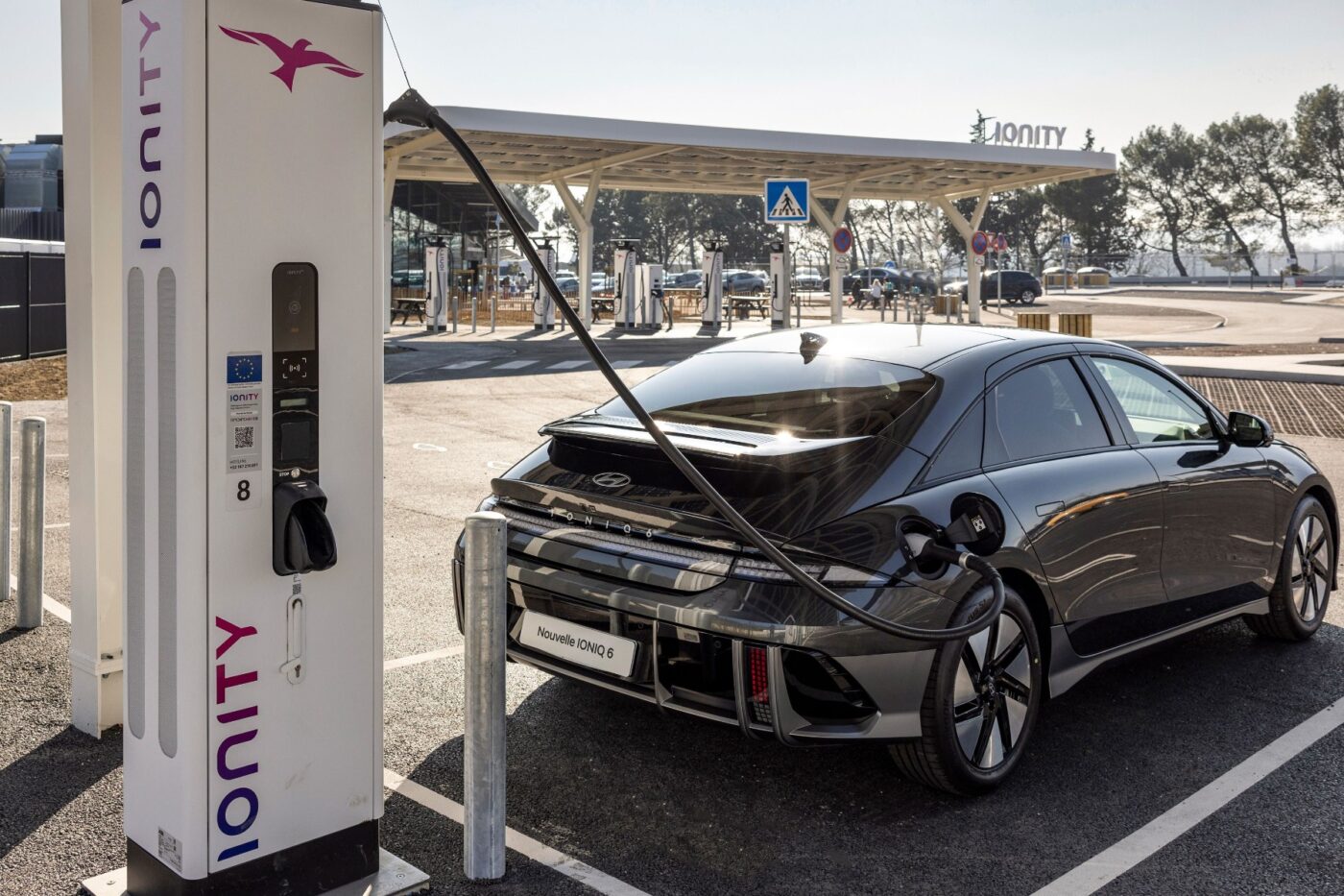 Hyundai ioniq ionity ladestation charging station