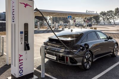 Hyundai ioniq ionity ladestation charging station