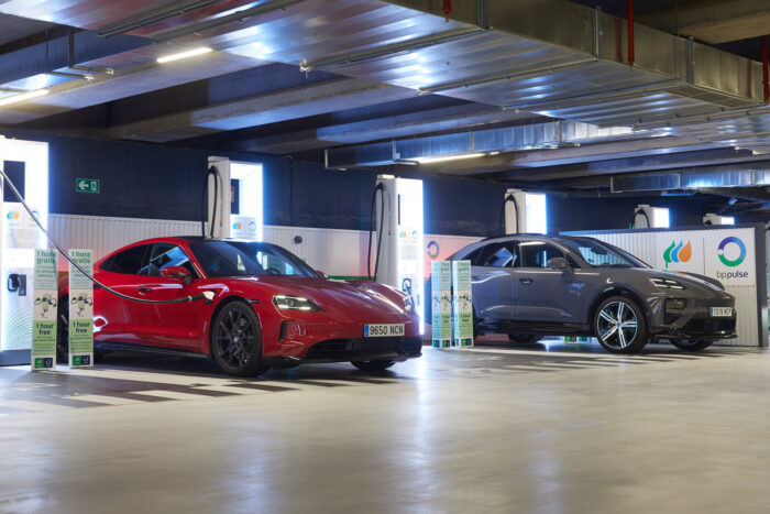 Porsche taycan macan ladestation spanien madrid iberdrola bp pulse