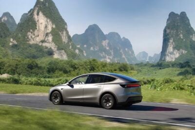 Tesla model y l china